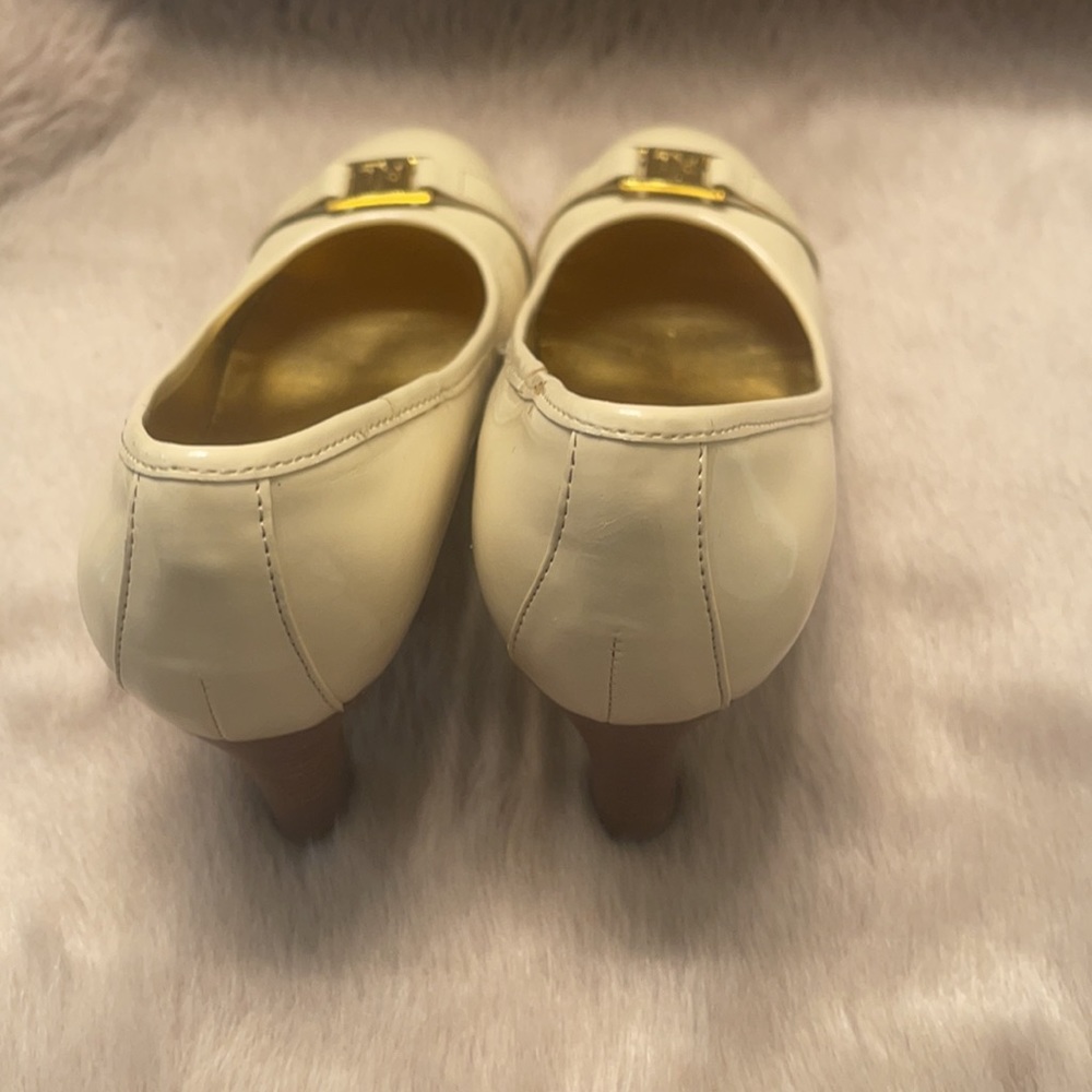 heel - Picture 3 of 5